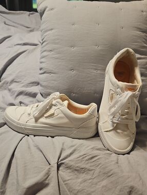 Women's Rocket Dog Casual Canvas Sneakers - White